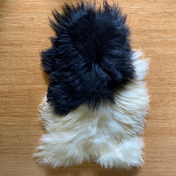 Icelandic Sheepskin Rug / Pelt - Picture 1 of 5